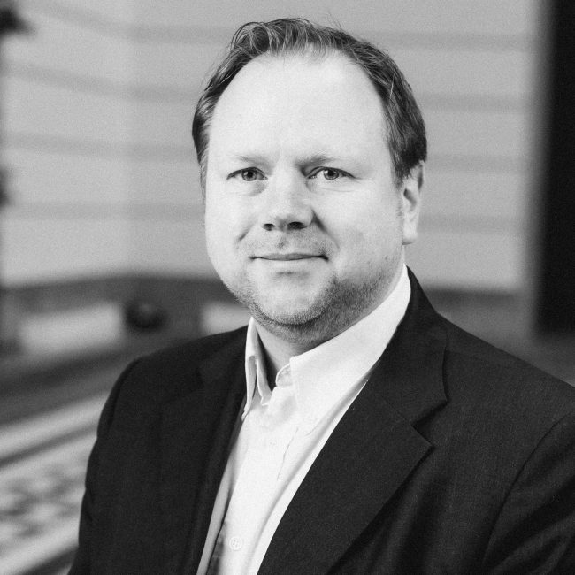 Prof. Dr. Dietmar Auhl: Am Fachgebiet Polymerwerkstoffe und –technologien unter der Leitung von Professor Dr.-Ing. D.W. Auhl stehen die Lehre, Analyse & Verarbeitung an nachhaltigen Kunststoffen im Vordergrund. Das Fachgebiet ist Teil des Instituts für Werkstoffwissenschaften und -technologien in der Fakultät III Prozesswissenschaften der Technischen Universität Berlin.